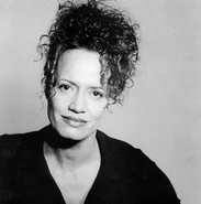 Rena Owen-Portrait