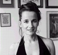 Sabine Falkenberg dubs the voice of Jenna