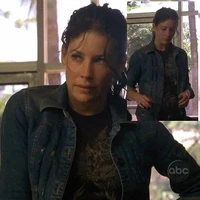 2x09 Kate Tshirt