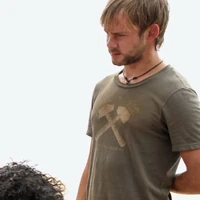 3x21-tshirt-charlie.jpg