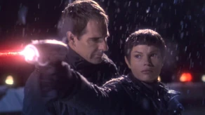 T'Pol shoots Menos