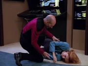Beverly Crusher entflieht der Warpblase
