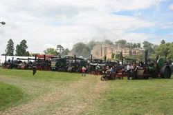 Lister Tyndale Steam Line up with Berkeley Castle behind 09 - IMG 4694