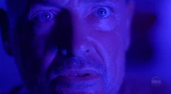 2X17-LockeIsland.jpg