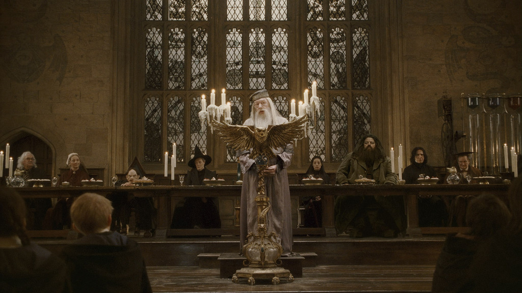Sto za Profesore Dumbledore's_speech_at_the_Great_Hall_in_1996