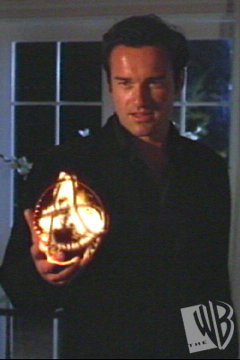 http://images4.wikia.nocookie.net/__cb20090725063819/charmed/pl/images/1/19/Flameball3.jpg