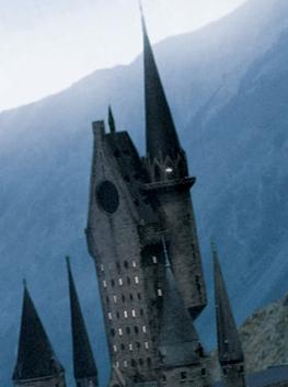 http://images4.wikia.nocookie.net/__cb20091009190802/harrypotter/images/d/d7/AstronomyTower.jpg
