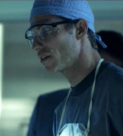 1x07 Martin Dewey.jpg