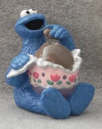 Enesco1994CookieEggFigure