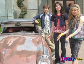 http://images4.wikia.nocookie.net/__cb20100324011955/icarly/images/thumb/f/fa/Import_000606.jpg/284px-Import_000606.jpg