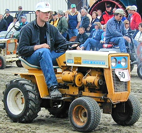 International_Cub_Cadet_123.jpg