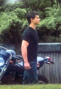 Taylor-on-Set-Eclipse-September-9-jacob-black-8082590-415-610