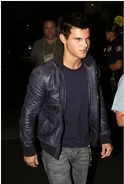 Talylor-Lautner-in-LA-jacob-black-8375346-251-373