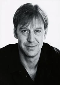 Oliver Stritzel Cho dubbed the voice of Frank Lapidus