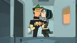 DuncanAndGwenKiss1