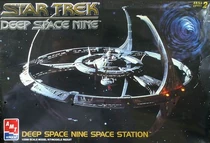 AMT Model kit 8778 Deep Space Nine Space Station 1994