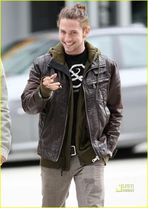 Xavier-samuel-jackson-rathbone-downtown-06