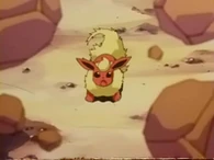 EP242 Avalancha dirigiéndose hacia Flareon