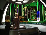 B'Elanna und Seven beobachten die Entwicklung
