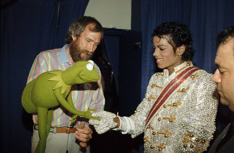 MichaelJackson-and-Kermit-Shake-Hands-(1984-VictoryTour).jpg