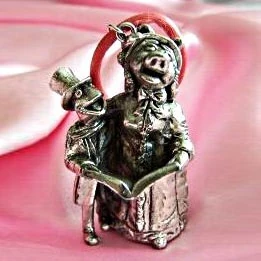 Hallmark1981PiggyKermitPewter.jpg (20 KB) Hallmark1981PiggyKermitPewter