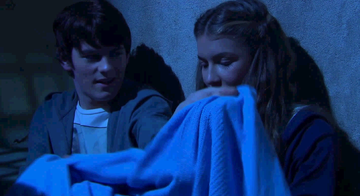 house of anubis fabian. Fabian gives Nina blanket.png