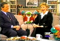 GMA-SantaKermit&FrogElves(1997-12-23).jpg
