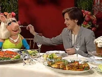 Today-MissPiggyBeingForkedByKatieCouric-(1996-04-16)