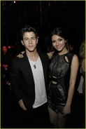 Inside-victoria-justice-18-bday-20
