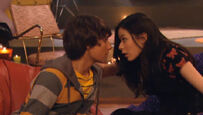 Icarly-isaw-him-first-kiss-block-clip