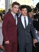 Robert-Pattinson-Taylor-Lautner-Eclipse-Premiere-PHOTOS-2