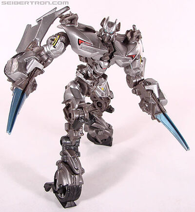 R robot-replicas-sideswipe-048