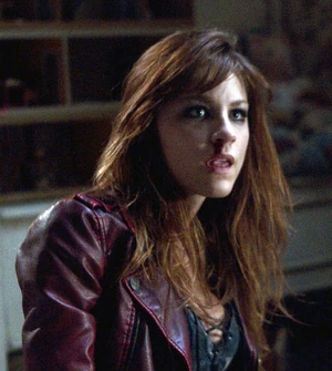 Debbie-Pelt-true-blood-12956672-520-580
