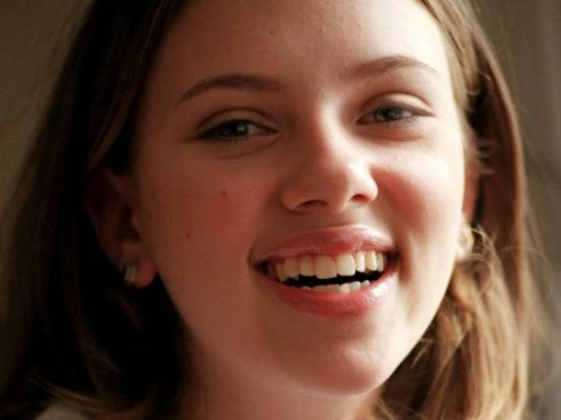File:Scarlett-Johansson-Smiling...