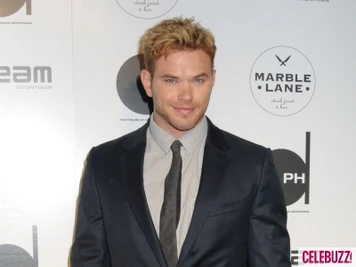 Kellan lutz-celebbuzz.com-098