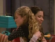 CarlySamapologizeandhug