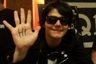 1132372588 GerardWay7
