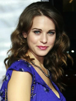 Lyndsy-fonseca-2.jpg
