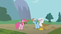 Gilda sees Pinkie Pie S1E05