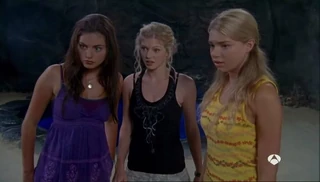 ... cariba heine phoebe tonkin ...