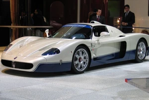800px-Maserati MC12 2-cropped
