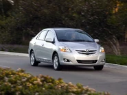 Toyotayarissedan2007001jb9