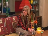 SamloungingonCarlyscouch