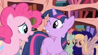 Pinkie Pie talking S01E01