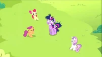 Twilight appearing to the CMC S2E3