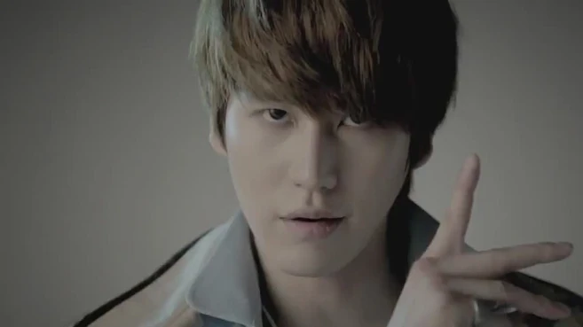 Kyuhyun-Mr-Simple-MV-super-junior-24549702-854-480
