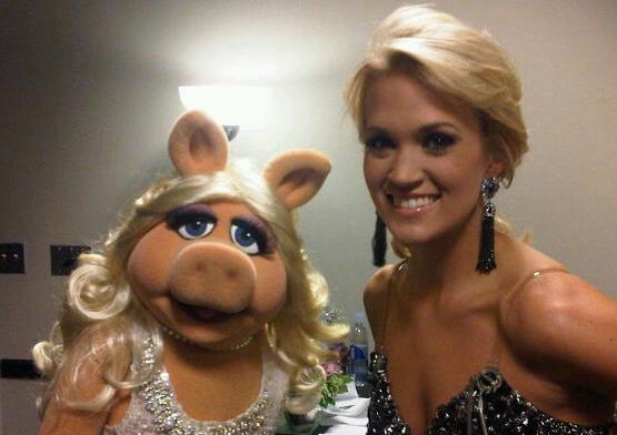  - Piggy_and_Carrie_Underwood