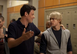 Finn-Sam-glee-16608949-2100-1454