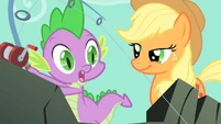 Applejack smiling at Spike S01E19
