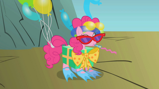 http://images4.wikia.nocookie.net/__cb20111130091927/mlp/images/thumb/4/41/Pinkie_Pie_as_a_present_S1E07.png/320px-Pinkie_Pie_as_a_present_S1E07.png
